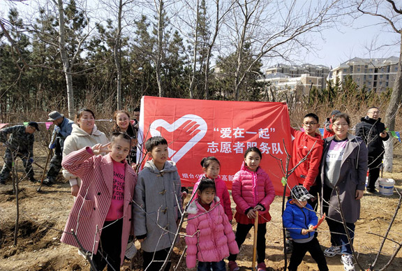 當(dāng)雷鋒月和植樹(shù)節(jié)相遇——相約春天，播種綠色，志愿精神薪火傳